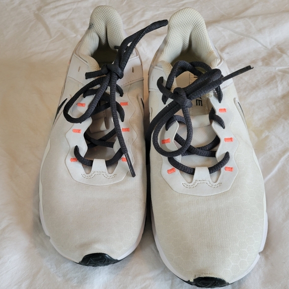 Nike Legend Essential 2 Womens Training Shoe White Yellow CQ9545-107 Size 7.5 - Picture 5 of 8